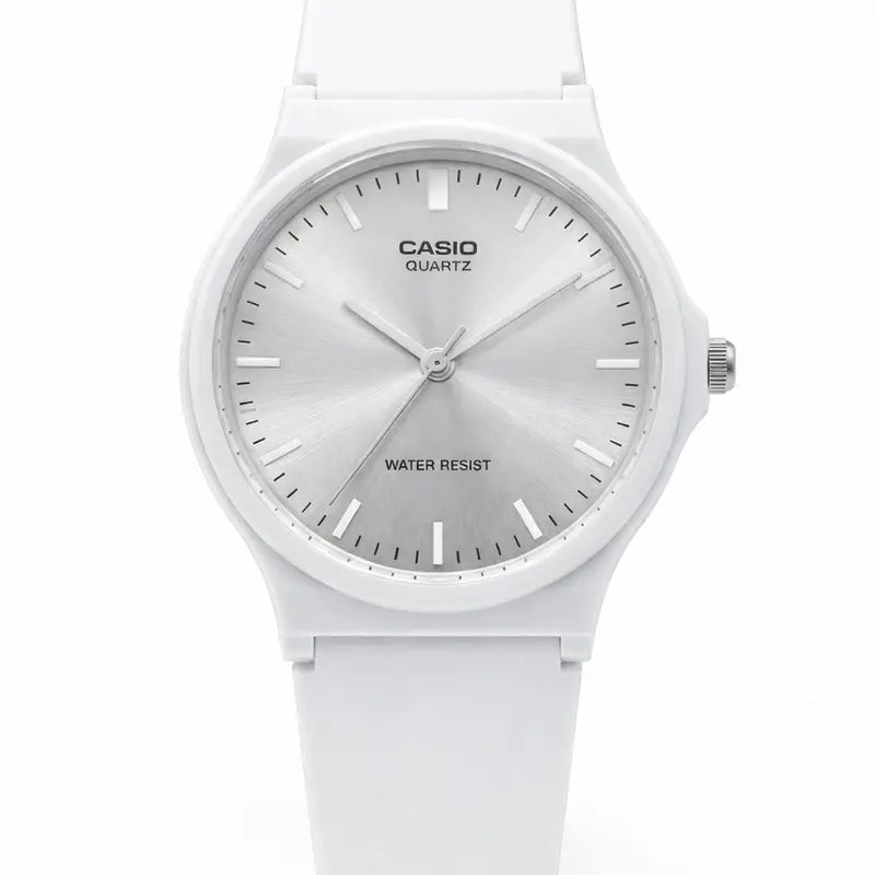 Montre Casio MQ-24-7B — Blanc Épuré