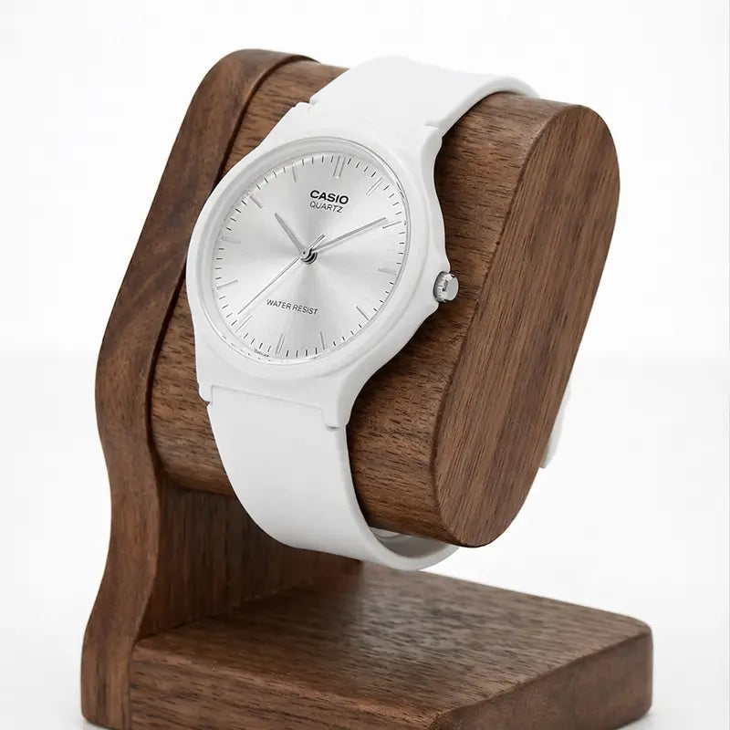 Montre Casio MQ-24-7B — Blanc Épuré