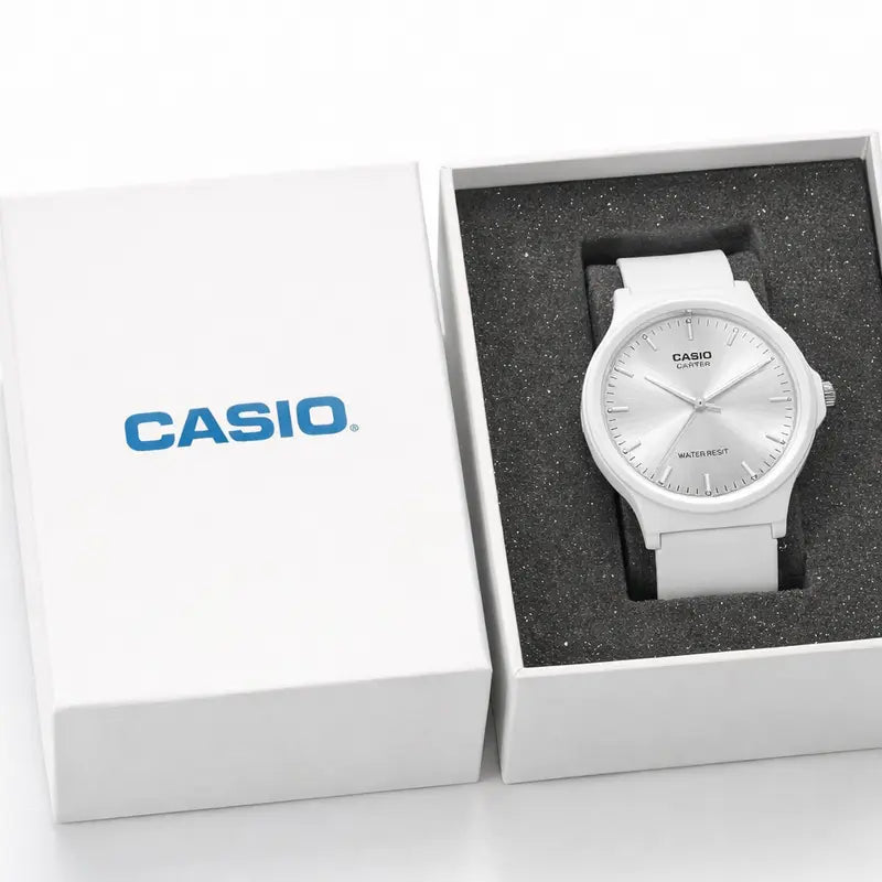 Montre Casio MQ-24-7B — Blanc Épuré